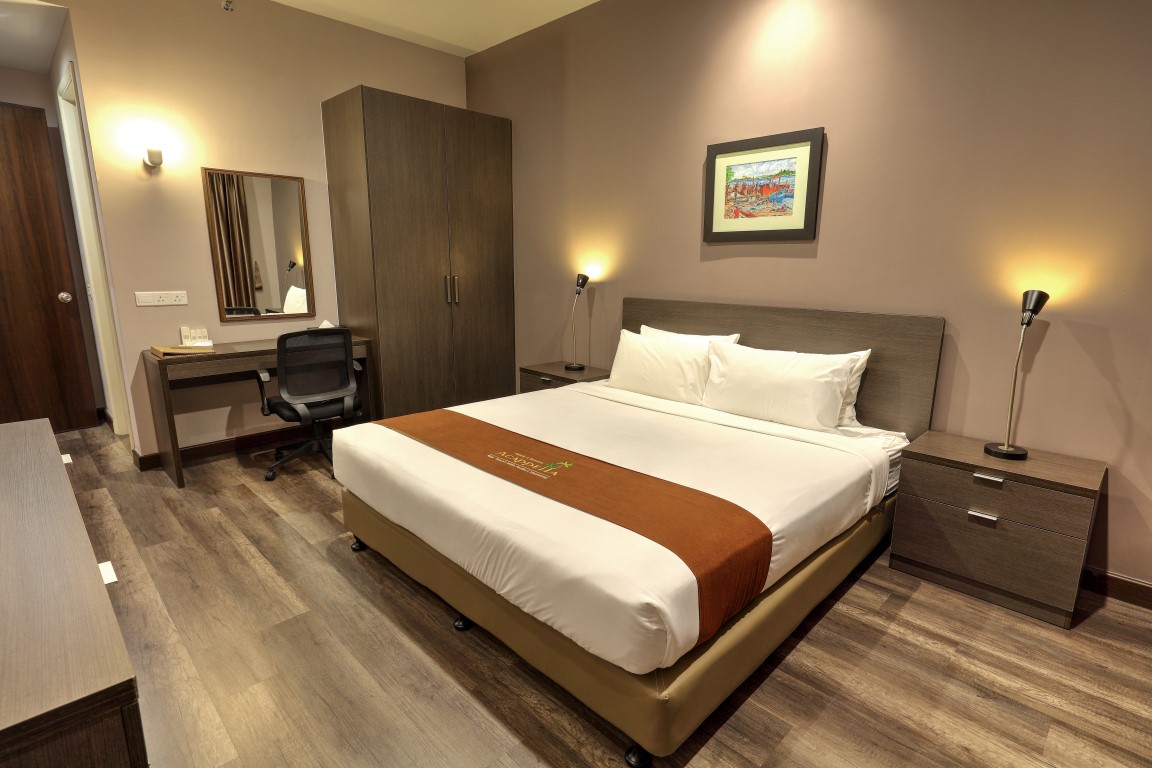 Superior-King-Bedroom-Medium