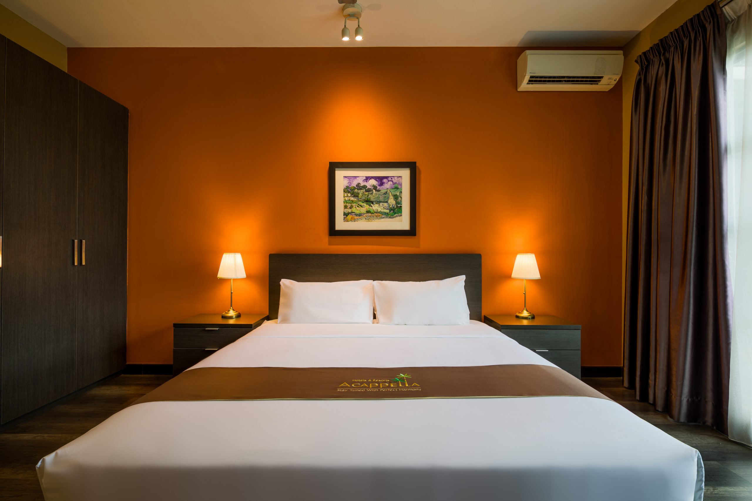 A modern suite hotel in Shah Alam featuring spacious rooms, warm contemporary interiors and lifestyle facilities. Photography highlights its design, ambiance and guest experience.